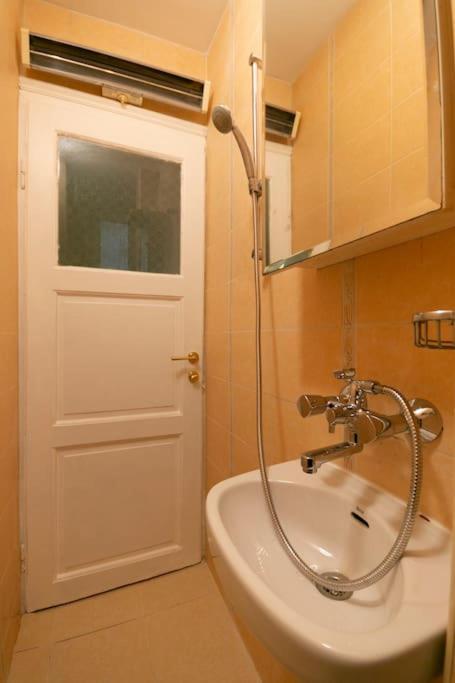Loft Studio In The City Center Apartment Sofia Luaran gambar